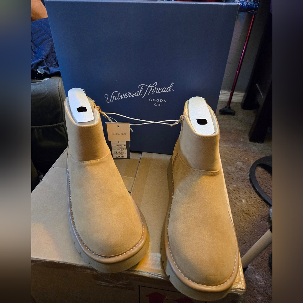 Universal Thread Tan Ankle Boots - Picture 4 of 6